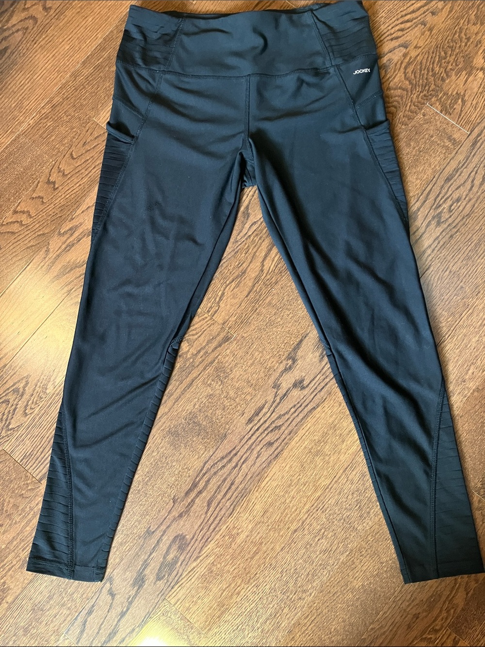 WOMENS- Jockeys Performance including BOTH side Pockets& A FREE Burt’s bEES SET